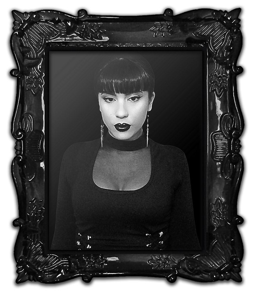Retrato en blanco y negro de Ester Gnecco con un marco de estilo antiguo en negro glossy